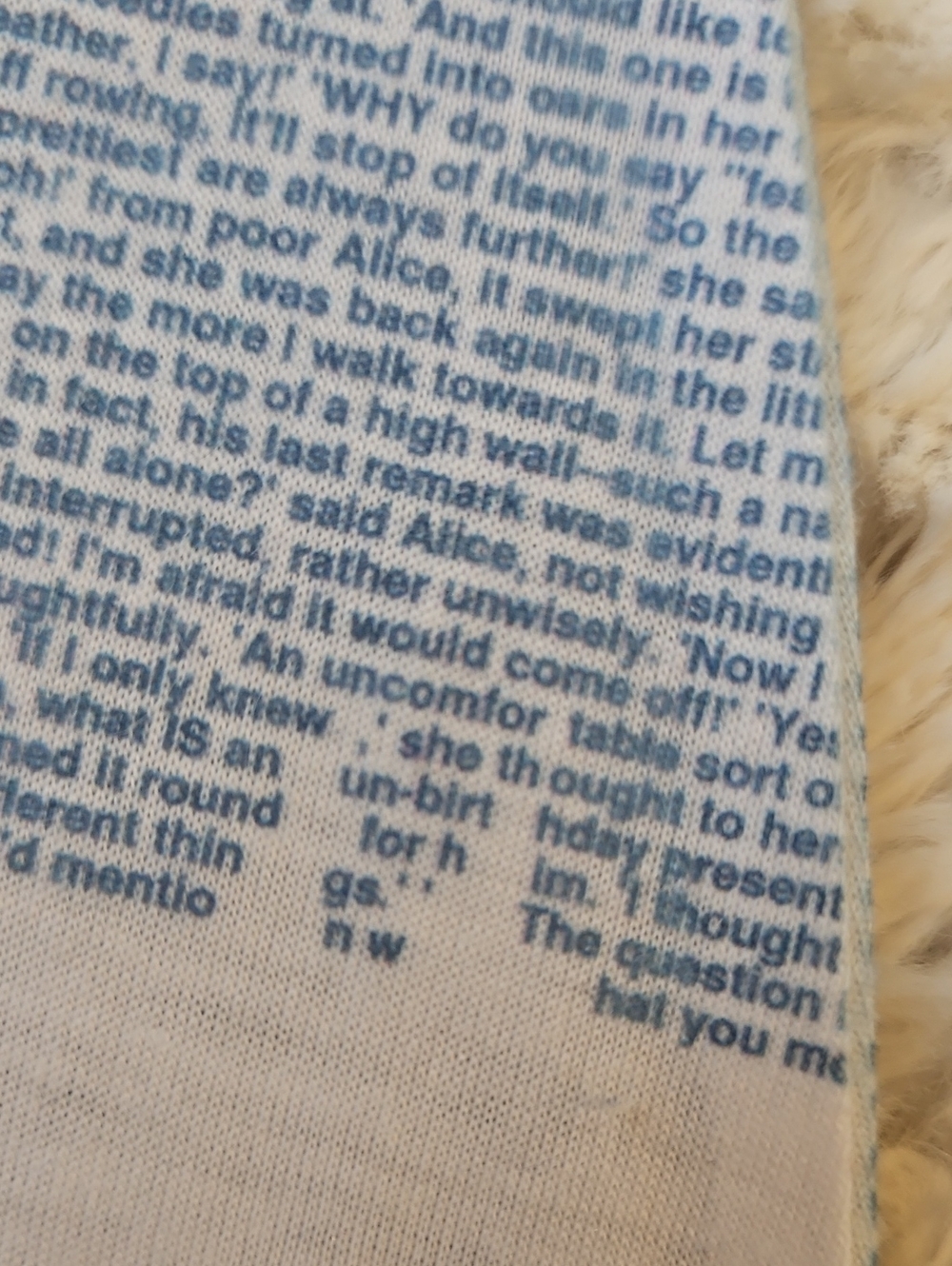 Alice In Wonderland LITHOGRAHS v-neck Graphic Tee Story Print Med. Original - Picture 8 of 8